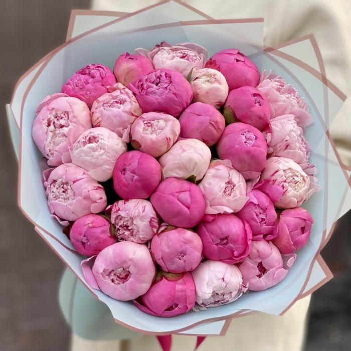 Розовый микс из 31 пиона